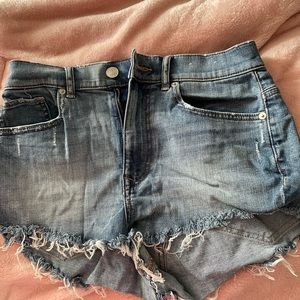 New jean shorts from express. Size 4. Never worn